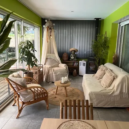 La Piscine Ferienhaus Lacaugne