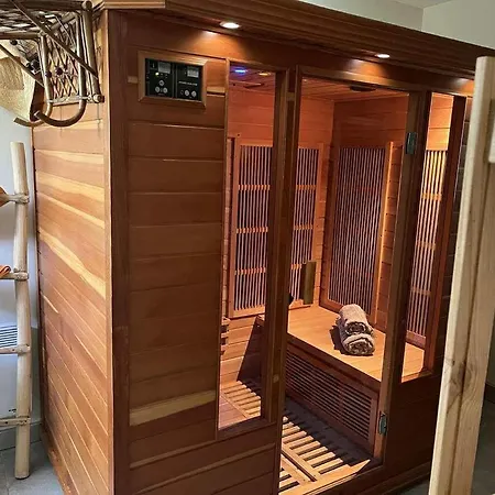 La Piscine Nyaraló *