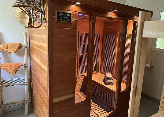 La Piscine Nyaraló *