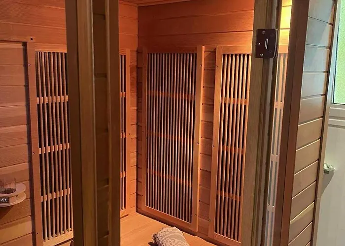 La Piscine Nyaraló Lacaugne